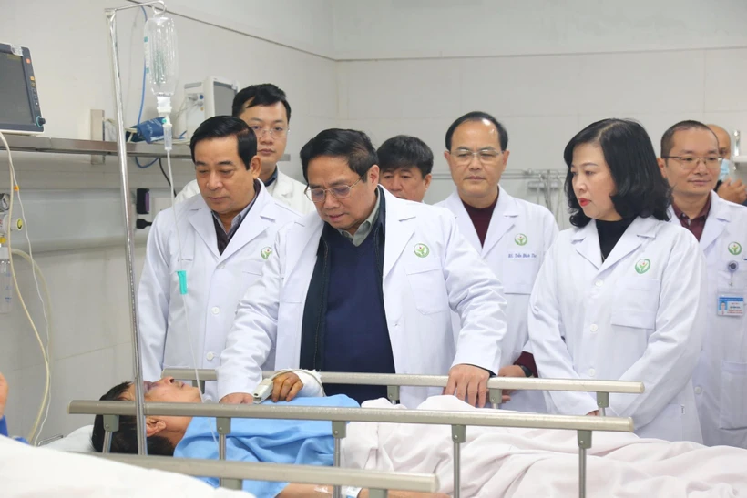 Thủ tướng chúc Tết, động viên cán bộ, bác sỹ, bệnh nhân các bệnh viện tại Hà Nội