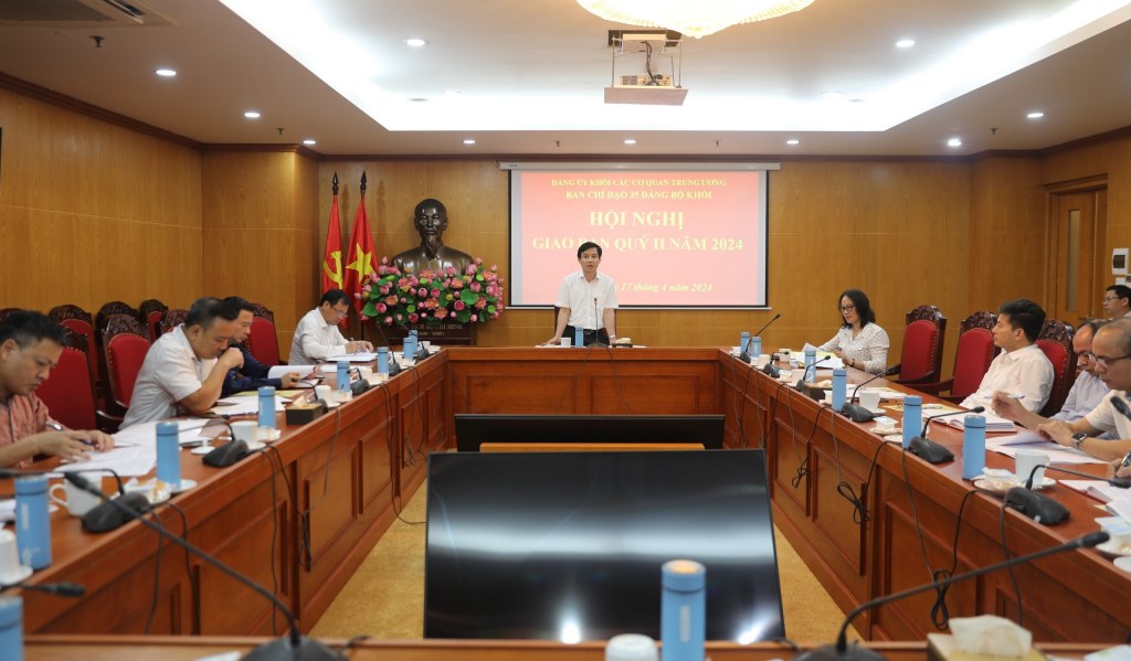 Phó Bí thư Đảng ủy Khối Nguyễn Quang Trường phát biểu ý kiến kết luận tại Hội nghị.