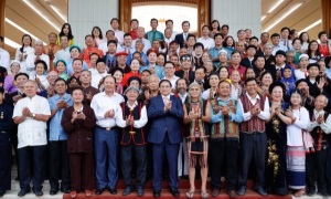 Thủ tướng gặp mặt các già làng, trưởng bản, nghệ nhân, người có uy tín