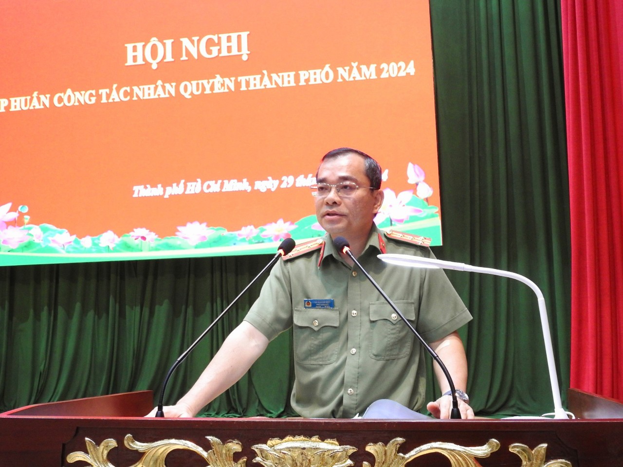 Đại tá Lê Quang Đạo - Phó Giám đốc Công an thành phố Hồ Chí Minh phát biểu tại hội nghị