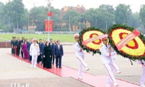 70 năm Chiến thắng Điện Biên Phủ: Lãnh đạo Đảng, Nhà nước vào Lăng viếng Bác