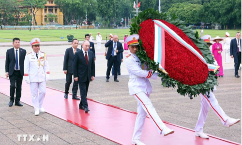 Tổng thống Nga viếng Lăng Chủ tịch Hồ Chí Minh, tưởng niệm các anh hùng liệt sỹ