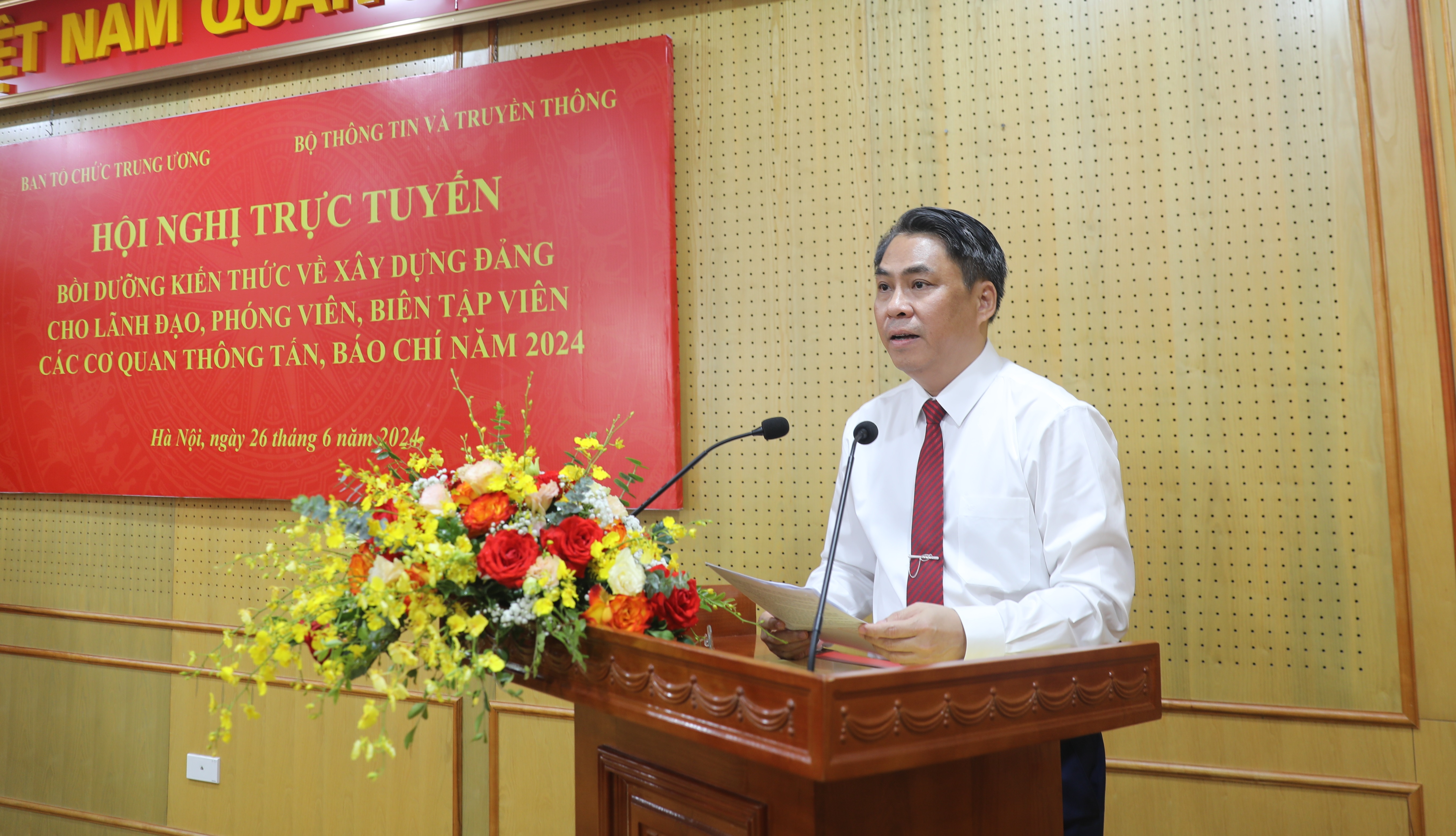 Phó Trưởng Ban Tổ chức Trung ương Phan Thăng An phát biểu khai mạc Hội nghị.