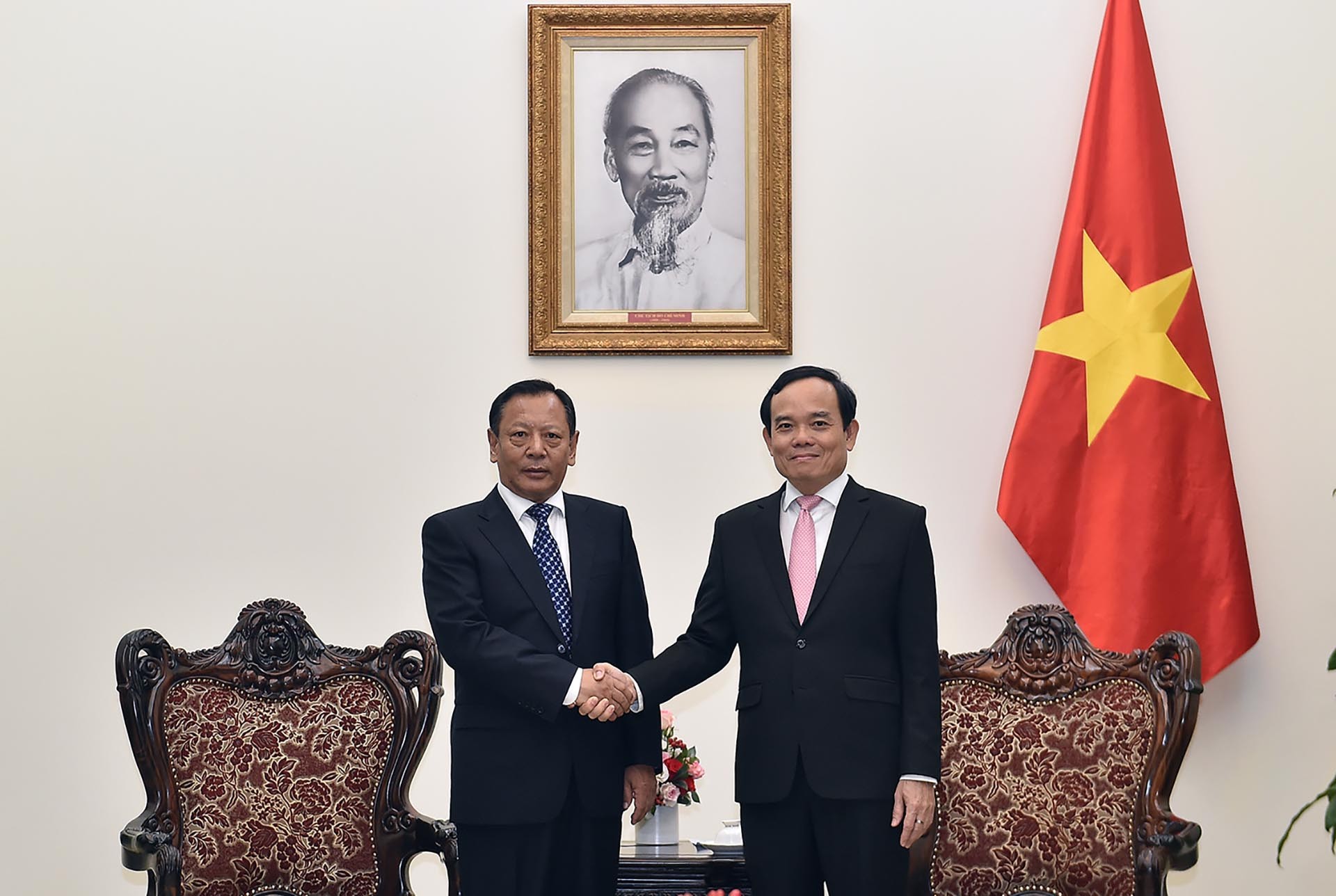 Phó Thủ tướng Trần Lưu Quang tiếp Phó Chủ nhiệm Ủy ban Dân tộc Nhà nước Trung Quốc Biên Ba Trát Xi. (Nguồn: VGP)