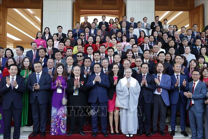 Thủ tướng Phạm Minh Chính gặp mặt các kiều bào tiêu biểu tham dự Chương trình Xuân Quê hương 2023