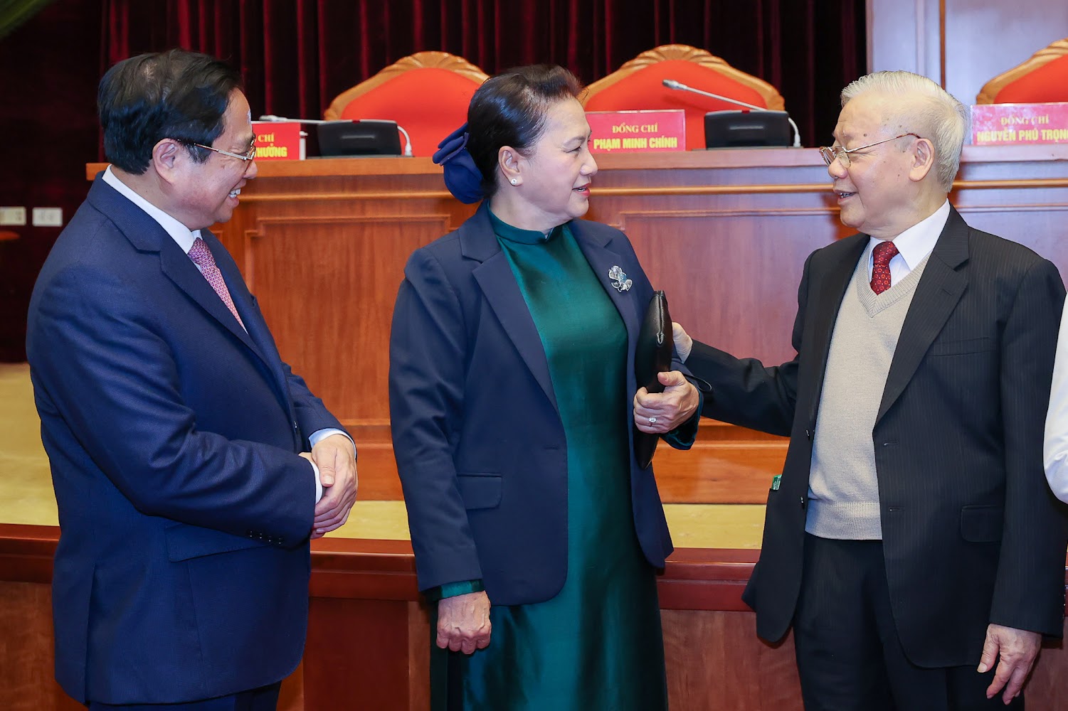 Tổng Bí thư Nguyễn Phú Trọng, Thủ tướng Chính phủ Phạm Minh Chính và nguyên Chủ tịch Quốc hội Nguyễn Thị Kim Ngân tại Hội nghị gặp mặt các đồng chí nguyên lãnh đạo cấp cao của Đảng và Nhà nước, Mặt trận Tổ quốc Việt Nam nhân dịp kỷ niệm 93 năm Ngày thành lập Đảng và Xuân Quý Mão 2023 do Bộ Chính trị tổ chức ngày 6-2-2023.