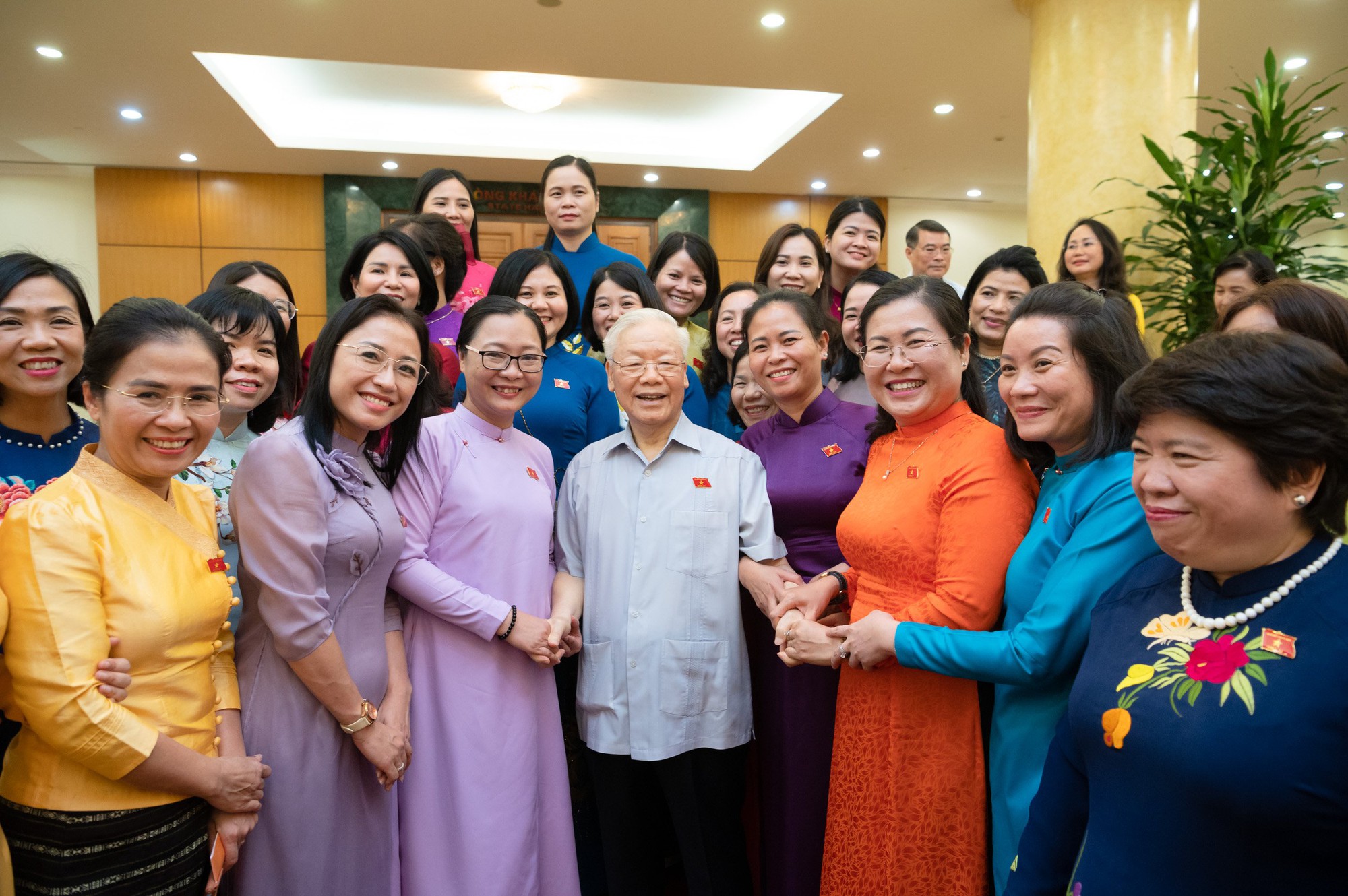 Chiều 5-6-2023, tại trụ sở Trung ương Đảng, Tổng Bí thư Nguyễn Phú Trọng gặp mặt thân mật các nữ đại biểu Quốc hội khóa XV nhân dịp kỷ niệm 15 năm ngày thành lập Nhóm nữ đại biểu Quốc hội Việt Nam (15-5-2008 - 15-5-2023).