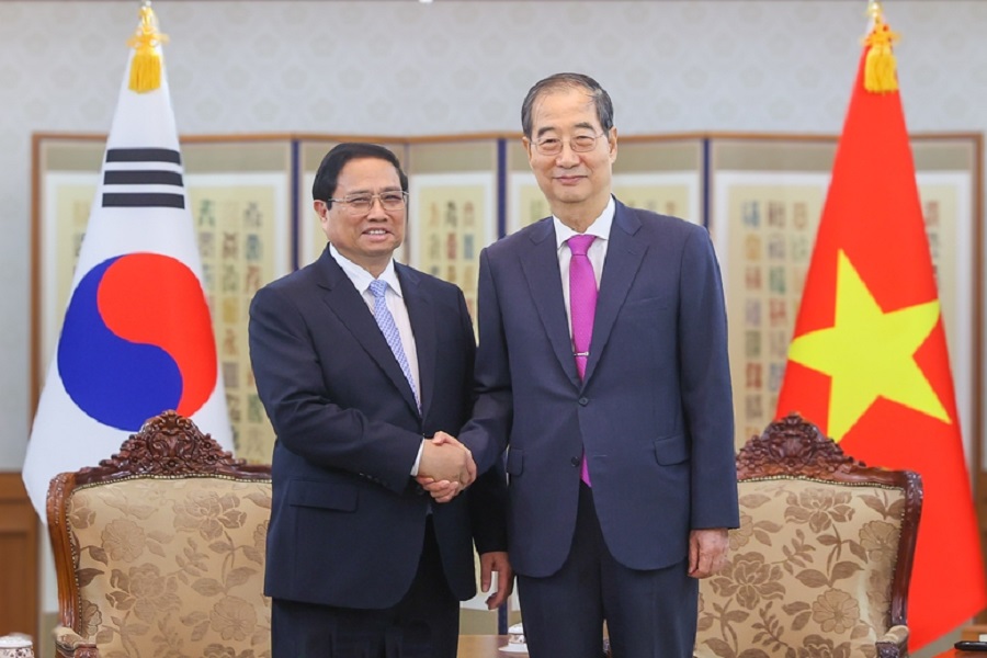 Thủ tướng Chính phủ Phạm Minh Chính và Thủ tướng Han Duck Soo. Ảnh: VGP/Nhật Bắc.