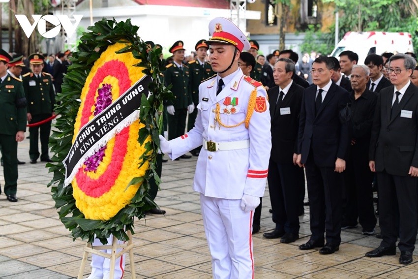 Đoàn Ban Tổ chức Trung ương do Đồng chí Lê Minh Hưng, Ủy viên Bộ chính trị, Bí thư Trung ương Đảng, Trưởng Ban Tổ chức Trung ương làm Trưởng đoàn viếng Tổng Bí thư Nguyễn Phú Trọng.