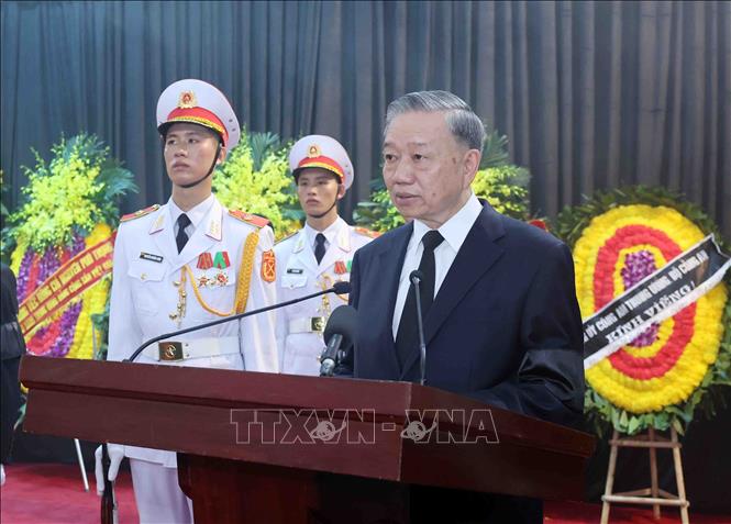 Đồng chí Tô Lâm, Ủy viên Bộ Chính trị, Chủ tịch nước, Trưởng Ban Lễ tang đọc Lời điếu.