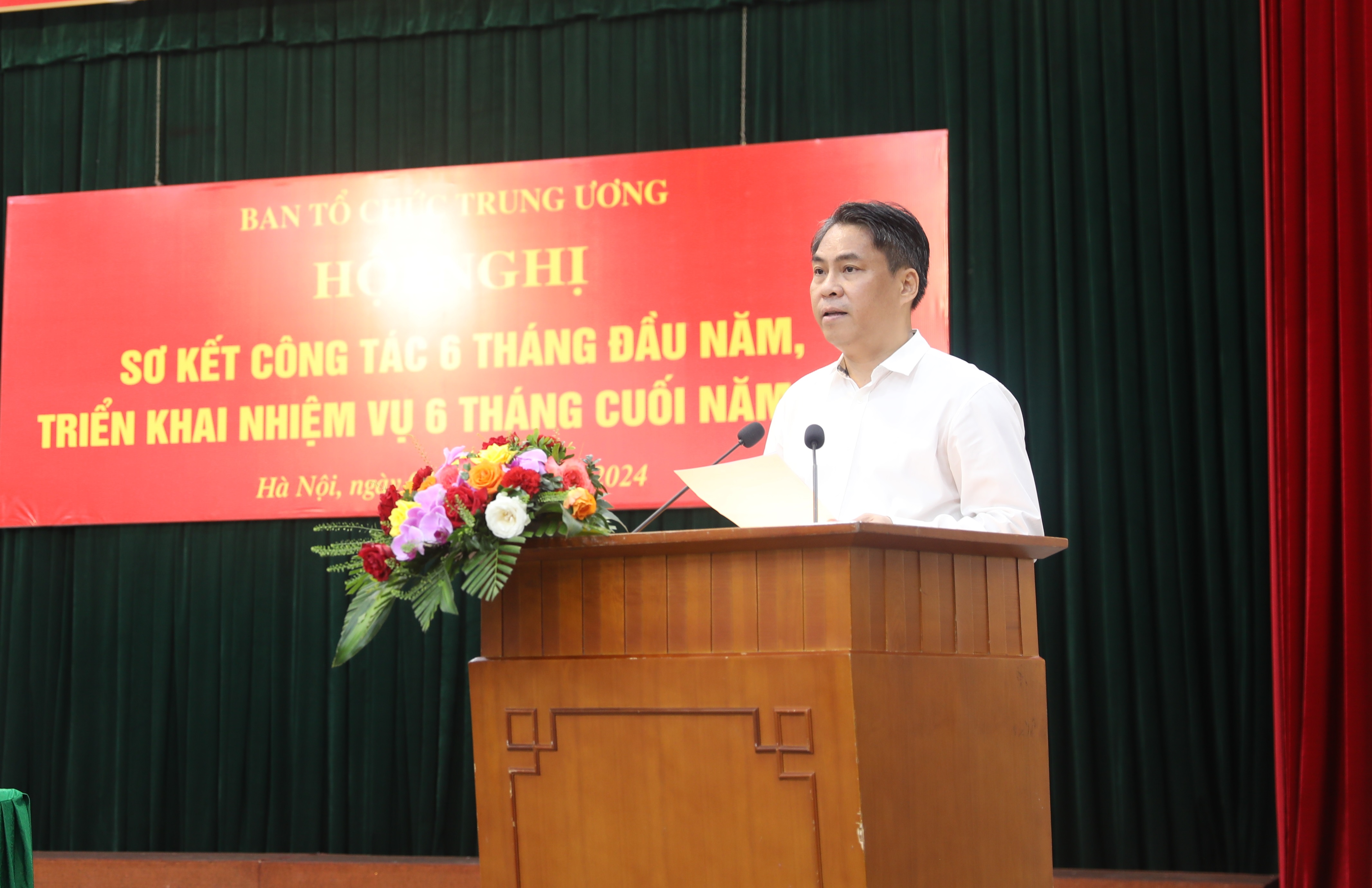 Đ/c Phan Thăng An, Phó Trưởng Ban Tổ chức Trung ương, Phó Bí thư Đảng ủy cơ quan điều hành phần thảo luận tại Hội nghị.