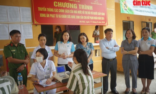 Truyền thông chính sách và khám sức khỏe sinh sản cho 300 nữ phạm nhân