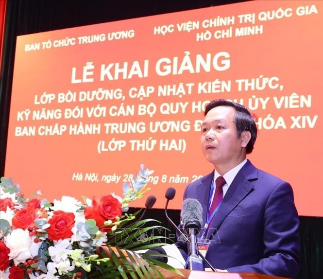 Đồng chí Phạm Quang Ngọc, Phó Bí thư Tỉnh ủy, Chủ tịch UBND tỉnh Ninh Bình, Lớp trưởng Lớp Bồi dưỡng phát biểu. Ảnh: Văn Điệp/TTXVN