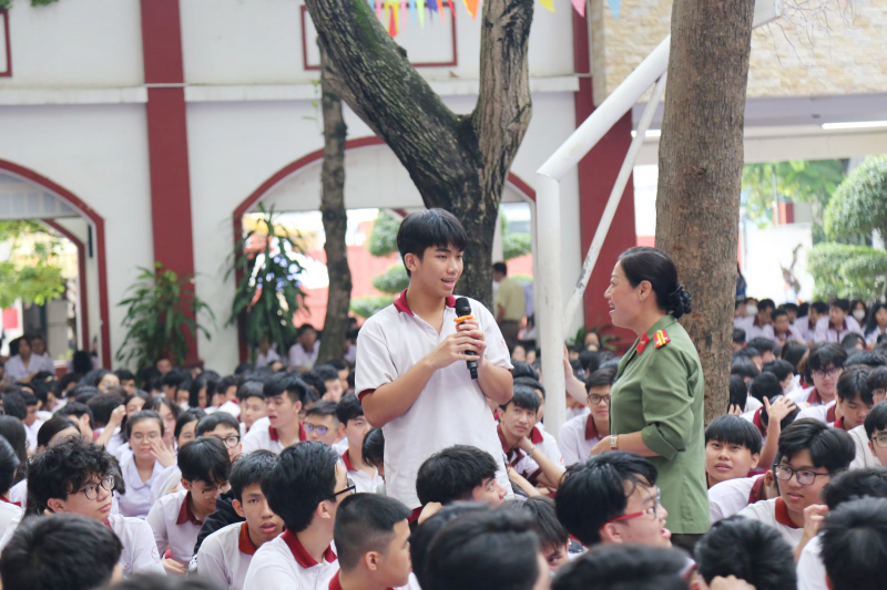 Công an T.P Hồ Chí Minh tăng cường tuyên truyền phòng ngừa ma túy cho học sinh. Ảnh: cand.vn