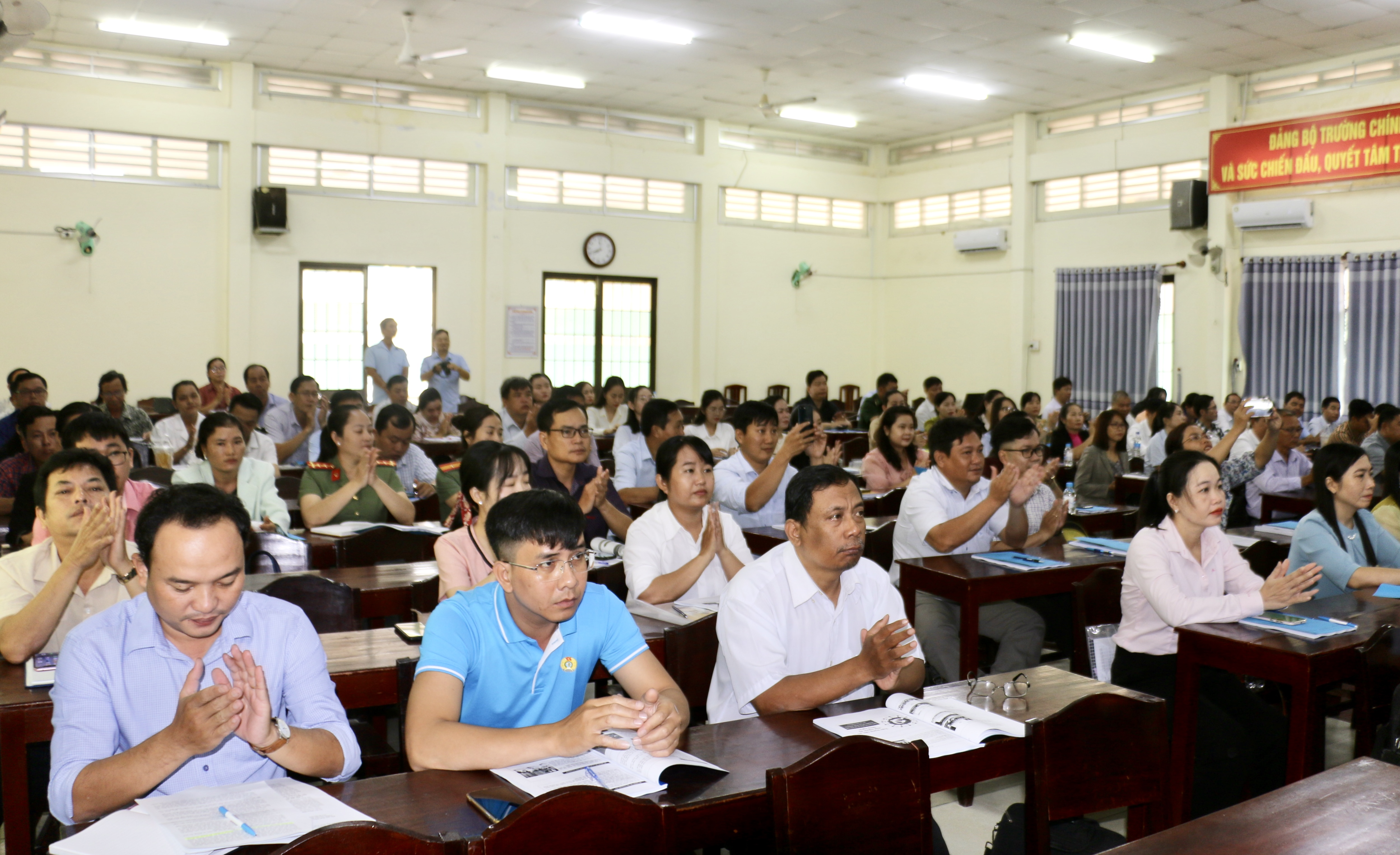 Các học viên tham gia lớp bồi dưỡng.