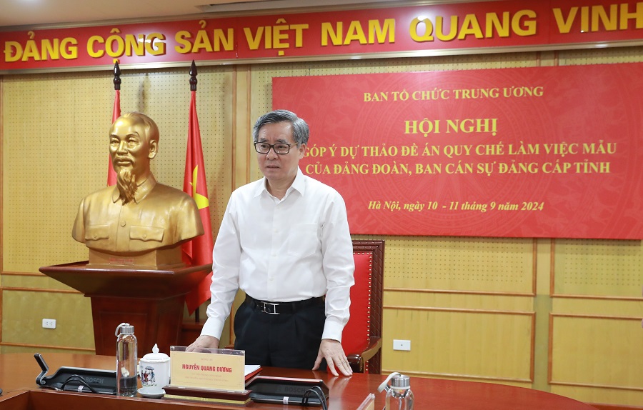 Đồng chí Nguyễn Quang Dương, Ủy viên Trung ương Đảng, Phó Trưởng Ban Tổ chức Trung ương phát biểu tại Hội nghị.