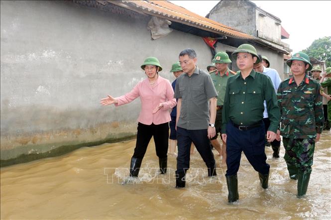 Trưởng Ban Tổ chức Trung ương Lê Minh Hưng kiểm tra công tác phòng, chống lụt bão tại tỉnh Hà Nam.