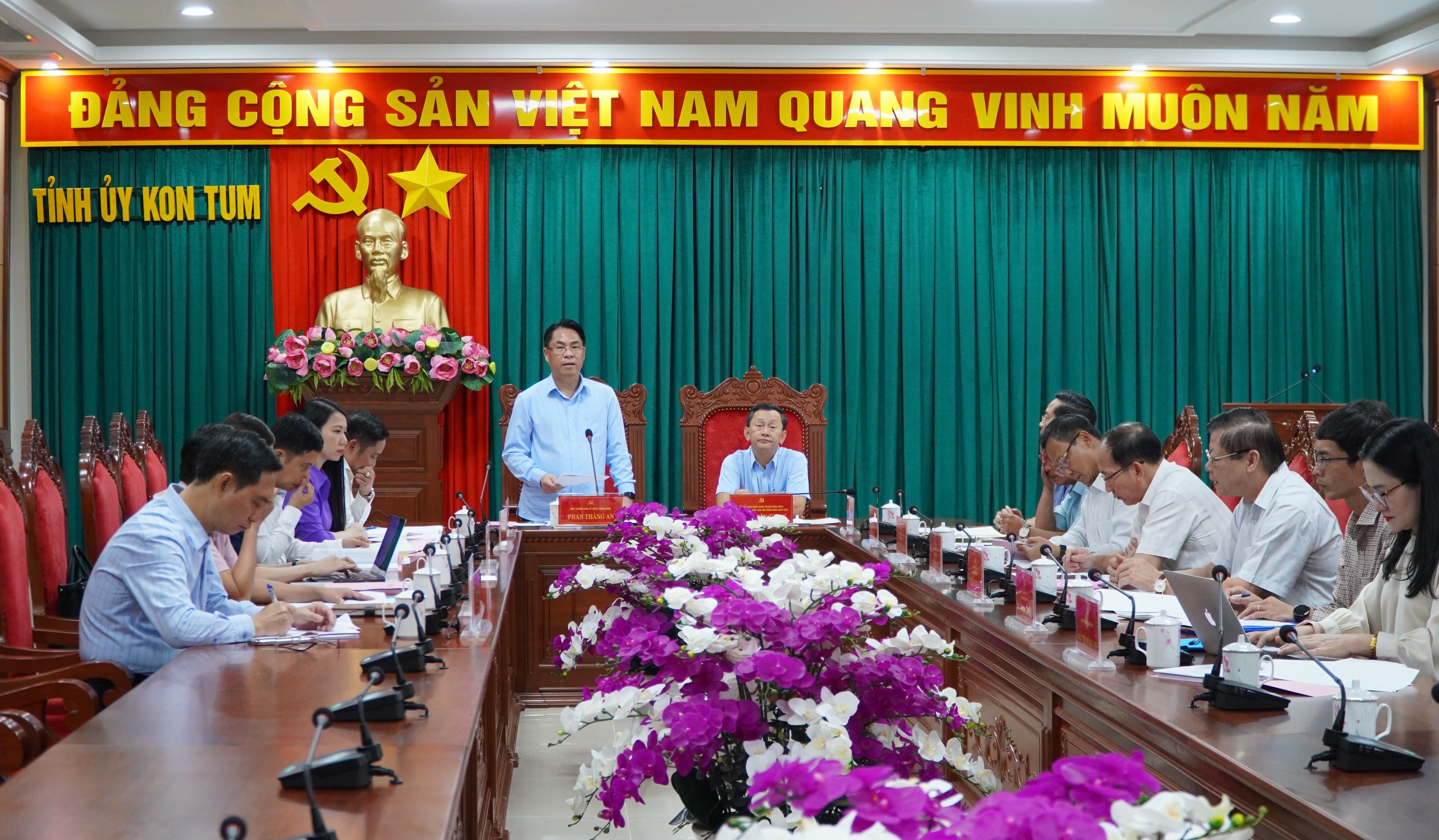 Quang cảnh buổi làm việc. Ảnh: DN