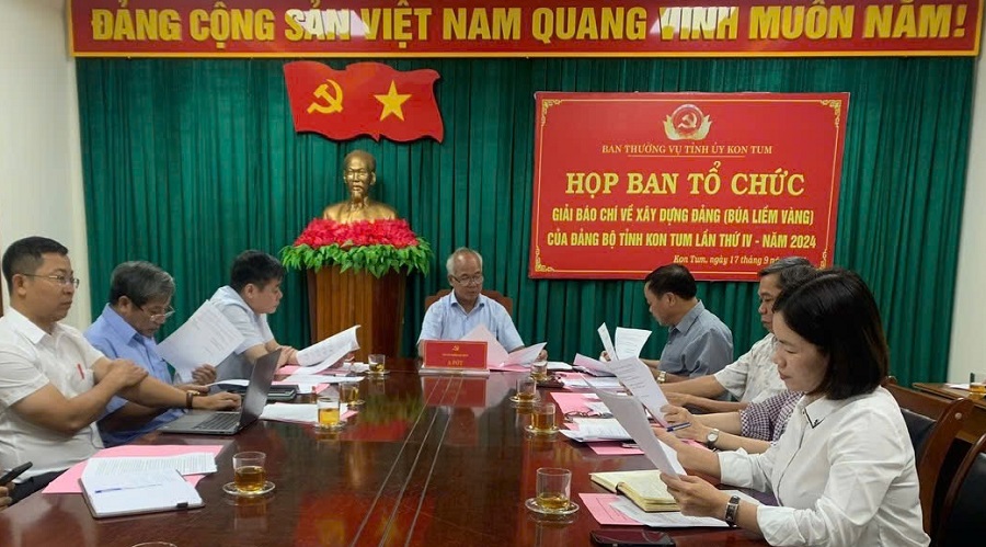 Họp Ban Tổ chức Giải Búa liềm vàng của Đảng bộ tỉnh Kon Tum lần thứ IV - năm 2024.