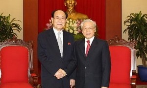 Tổng Bí thư Nguyễn Phú Trọng tiếp thân mật Chủ tịch Kim Yong Nam