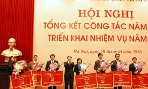 Tổng kết công tác năm 2009, 10 đảng bộ đạt danh hiệu trong sạch, vững mạnh tiêu biểu 5 năm được tặng cờ