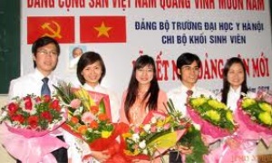 Đảng bộ Hà Nội mỗi tháng kết nạp hơn 1.000 đảng viên