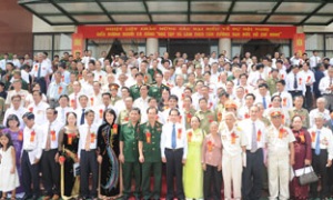 Hội nghị biểu dương người có công tiêu biểu toàn quốc "Học tập và làm theo tấm gương đạo đức Hồ Chí Minh" năm 2010