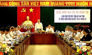 Đồng chí Tô Huy Rứa kiểm tra việc thực hiện Nghị quyết Trung ương 6 (khóa X) tại Hà Tĩnh