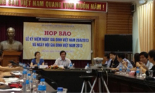 Họp báo tổ chức Lễ Kỷ niệm Ngày Gia đình Việt Nam 28-6-2013 và Ngày hội Gia đình Việt Nam năm 2013