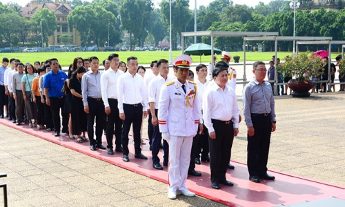 Đảng ủy NHCT Việt Nam tổ chức chương trình về nguồn, đẩy mạnh học tập và làm theo tư tưởng, đạo đức, phong cách Hồ Chí Minh