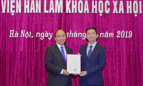 Thủ tướng trao quyết định bổ nhiệm Chủ tịch Viện Hàn lâm Khoa học xã hội Việt Nam
