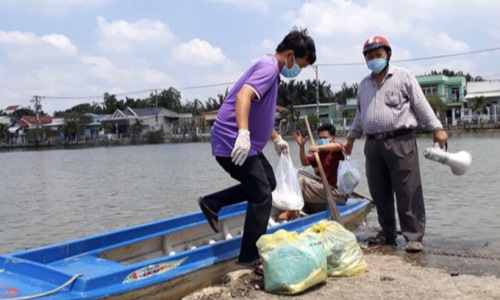 Chủ tịch nước truy tặng Huân chương Lao động hạng Ba cho hai cán bộ y tế tại TP.HCM