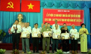 TP. Hồ Chí Minh trao tặng Huy hiệu Đảng đợt 19-5 cho 2.153 đảng viên