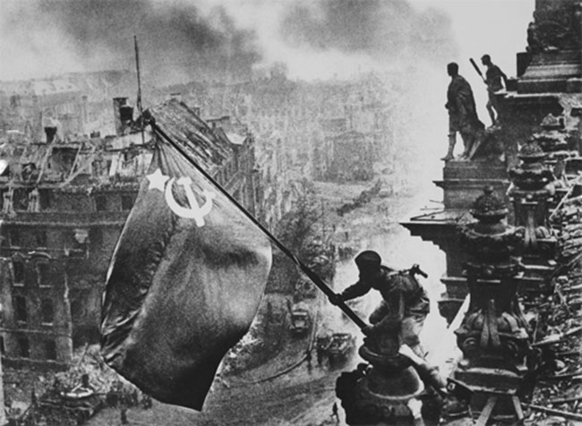 Chiến Thắng Nhật Bản 1945: Đây là hình ảnh ký ức vĩ đại của một thời quân cờ. Điểm dừng chân để tưởng niệm những anh hùng đã hy sinh vì đất nước. Để chuẩn bị cho lần kỷ niệm lần thứ 100 năm 2025, chúng tôi đã đầu tư để tạo ra một trải nghiệm tuyệt vời về chiến tranh và phiến quân cho khách hàng.