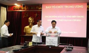 Ban Tổ chức Trung ương ủng hộ đồng bào các tỉnh miền Trung khắc phục hậu quả mưa bão