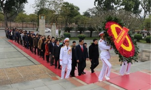 Cán bộ, công chức Ban Tổ chức Trung ương vào Lăng viếng Chủ tịch Hồ Chí Minh