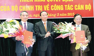 Trao quyết định của Bộ Chính trị về công tác cán bộ tỉnh Sơn La