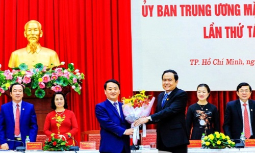 Đồng chí Hầu A Lềnh  giữ chức Phó Chủ tịch kiêm Tổng thư ký Ủy ban Trung ương MTTQ Việt Nam khoá VIII, nhiệm kỳ 2014-2019
