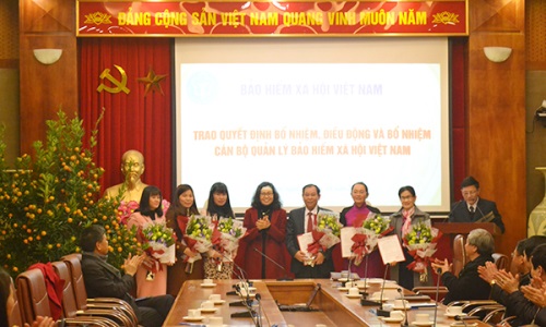 Bảo hiểm xã hội Việt Nam trao quyết định bổ nhiệm, điều động và bổ nhiệm cán bộ quản lý