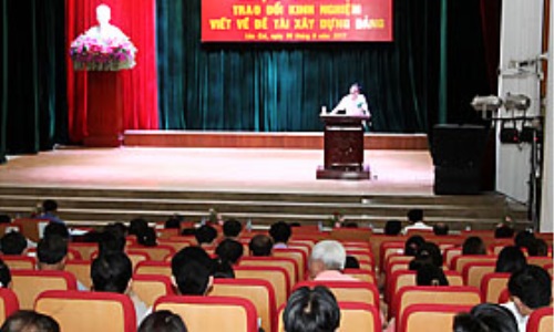 Lào Cai trao đổi kinh nghiệm viết về đề tài xây dựng Đảng hưởng ứng Giải Búa liềm vàng