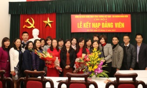 Đảng ủy VietinBank Hoàn Kiếm và VietinBank Bỉm Sơn tổ chức lễ kết nạp đảng viên