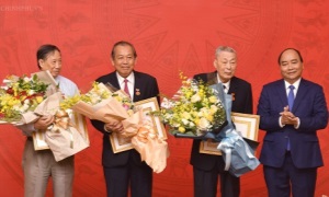 Trao tặng Huy hiệu Đảng cho các đồng chí Lãnh đạo, nguyên Lãnh đạo Chính phủ