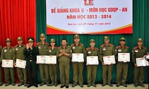 Bồi dưỡng kiến thức quốc phòng-an ninh cho cán bộ cấp xã