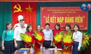 Chi bộ VietinBank Bắc Thăng Long kết nạp đảng viên