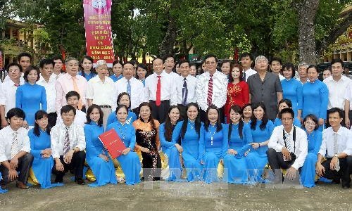 Đồng chí Tô Huy Rứa dự Lễ khai giảng năm học mới tại trường Trung học phổ thông Quảng Xương I