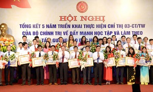 12 tập thể, cá nhân thuộc Đảng bộ VietinBank được khen thưởng trong học tập và làm theo gương Bác Hồ