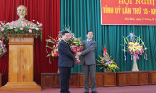 Đồng chí Bùi Văn Tỉnh được bầu giữ chức Bí thư Tỉnh ủy Hòa Bình