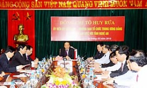 Đồng chí Tô Huy Rứa thăm và làm việc tại tỉnh Nghệ An