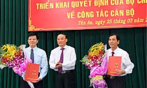 Triển khai quyết định của Bộ Chính trị về công tác cán bộ tỉnh Long An