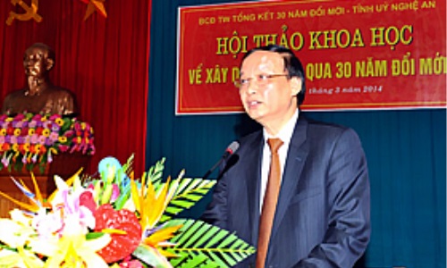 Đồng chí Tô Huy Rứa dự Hội thảo khoa học về xây dựng Đảng qua 30 năm đổi mới tại Nghệ An